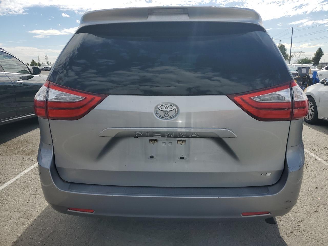 2016 Toyota Sienna - zdjęcie 6