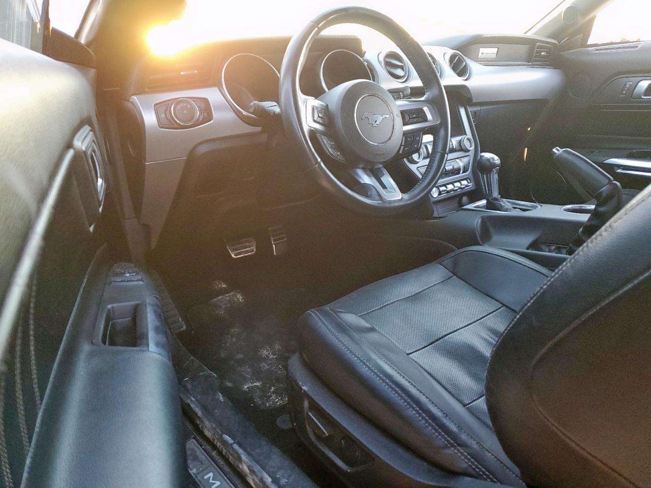 2021 Ford Mustang - zdjęcie 8