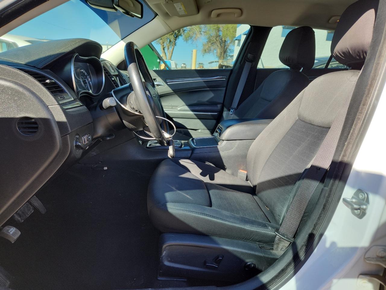 2019 Chrysler 300 Touring - zdjęcie 7