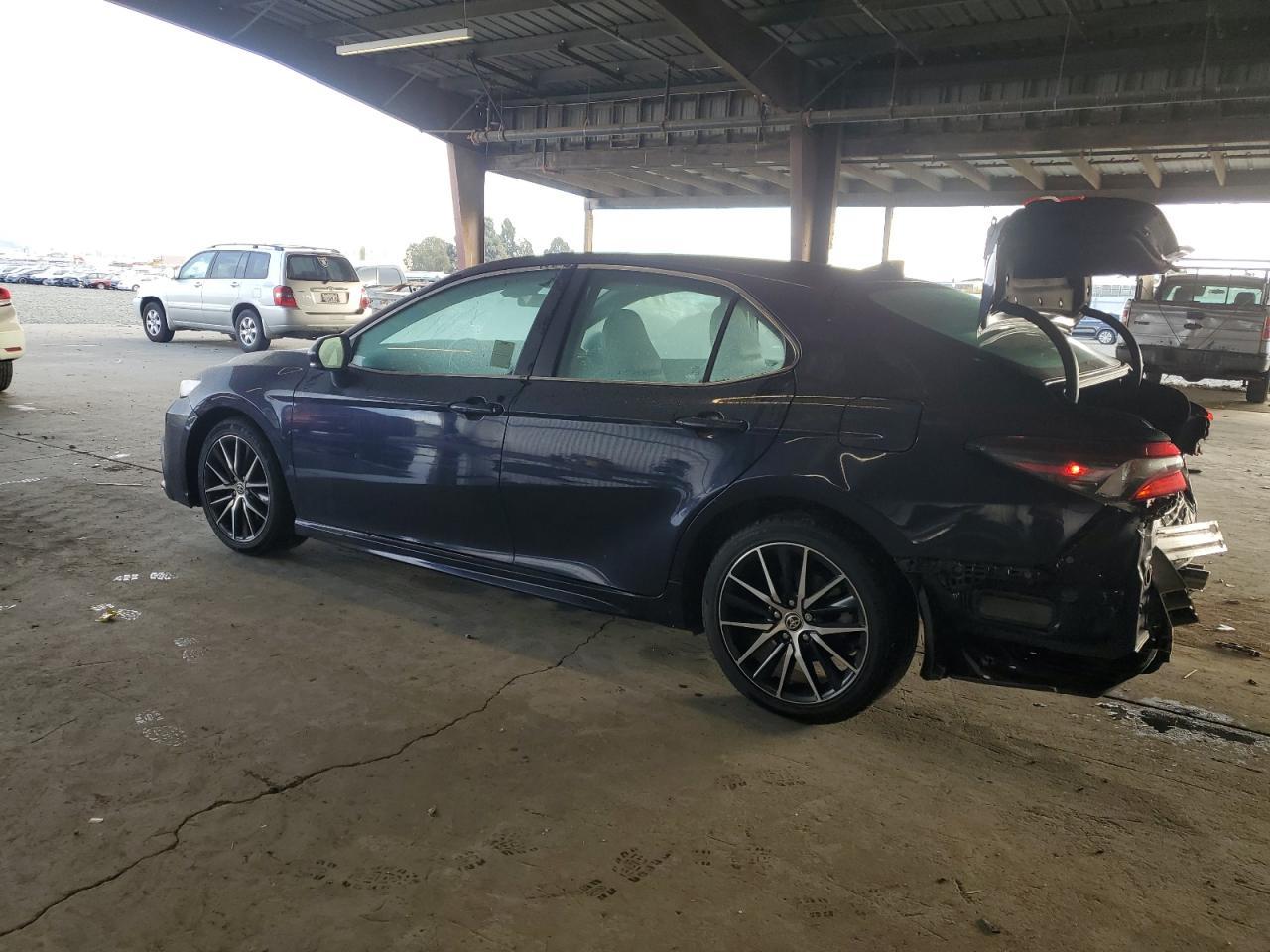 2022 Toyota Camry - zdjęcie 2