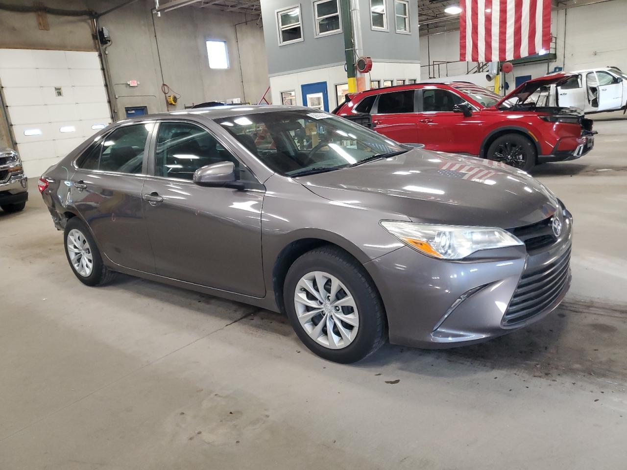 2016 Toyota Camry Le - zdjęcie 4