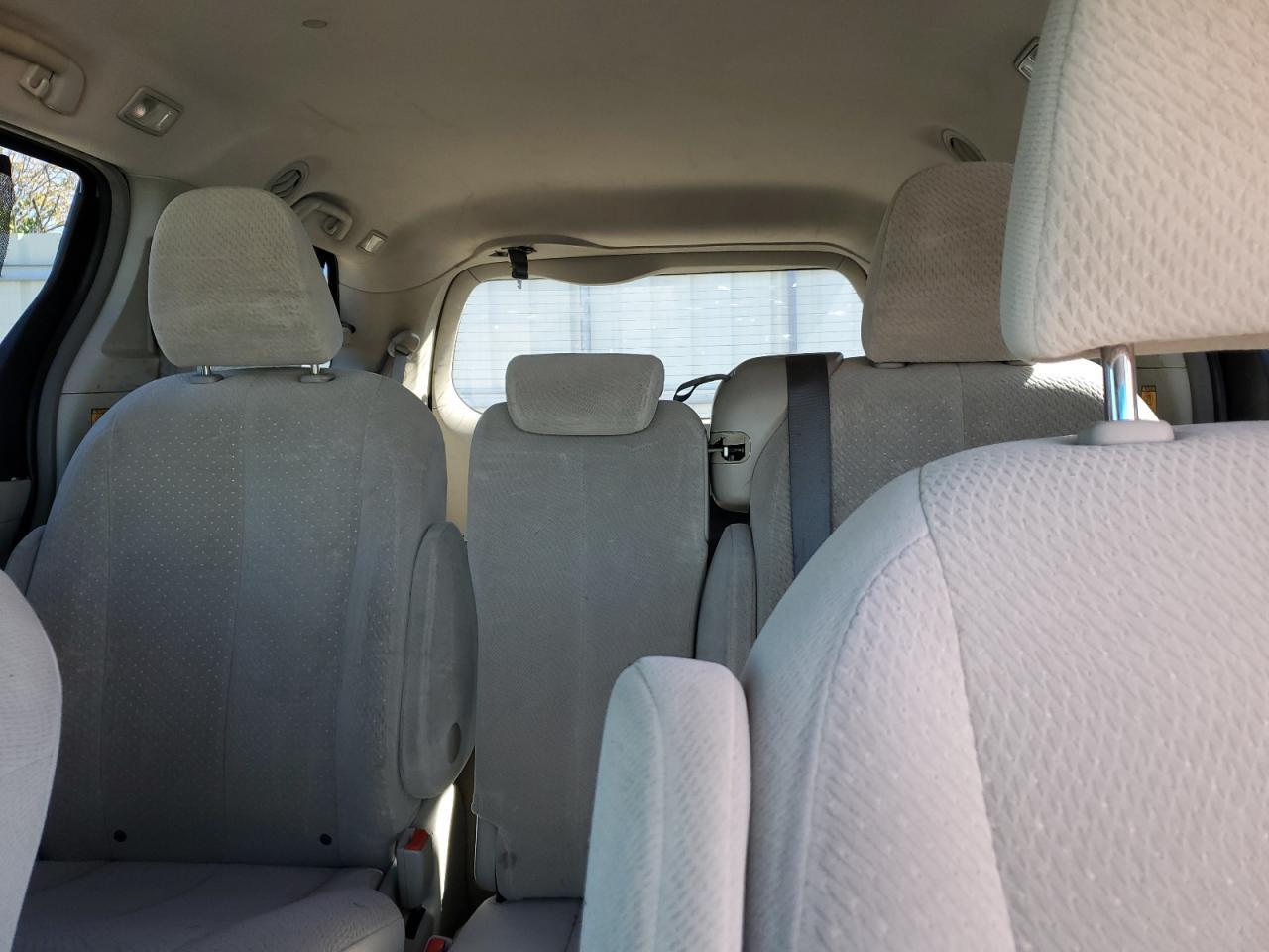 2013 Toyota Sienna - zdjęcie 10