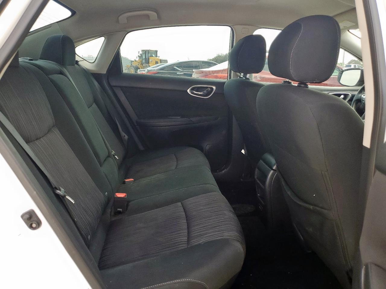 2019 Nissan Sentra S - zdjęcie 10