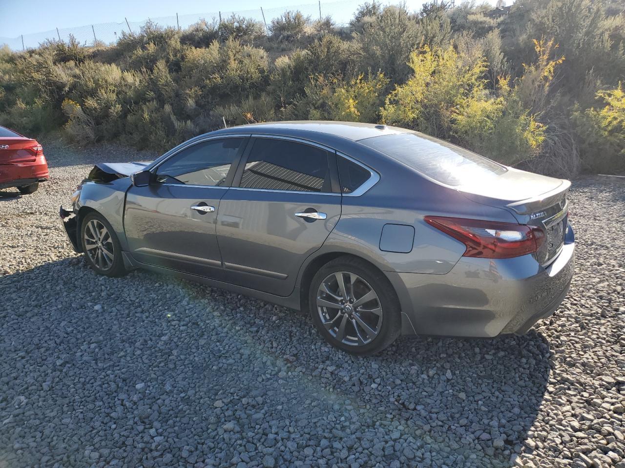 2018 Nissan Altima - zdjęcie 2