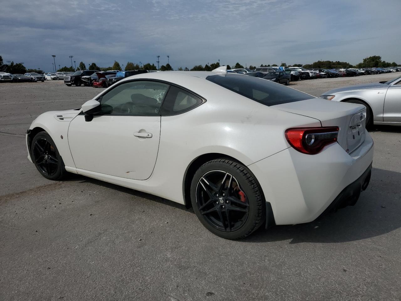 2017 Toyota 86 Base - zdjęcie 2