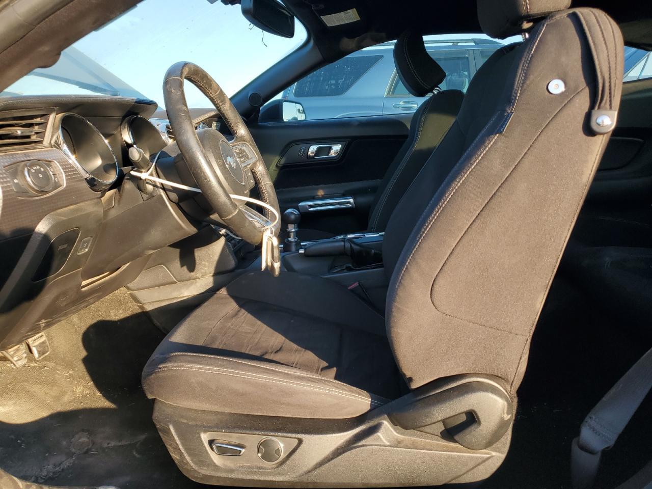 2017 Ford Mustang - zdjęcie 7