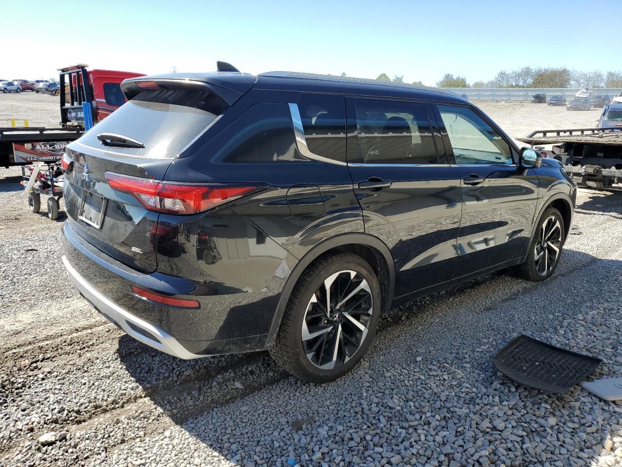 2024 Mitsubishi Outlander Sel - zdjęcie 3