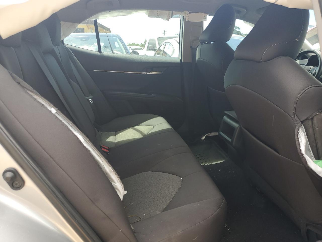 2023 Toyota Camry Le - zdjęcie 10