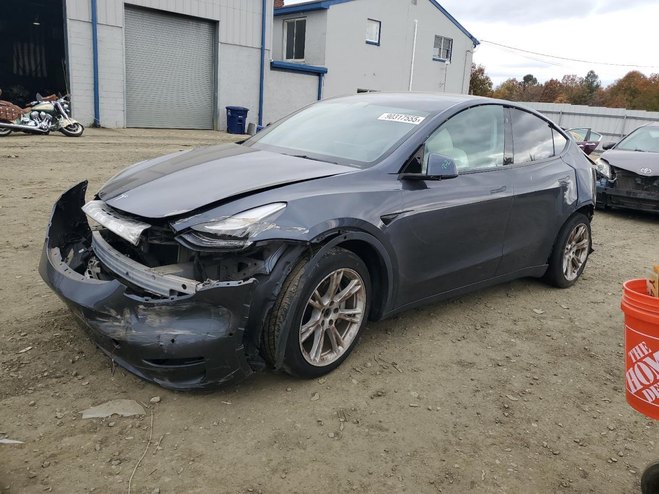 2021 Tesla Model Y - zdjęcie główne