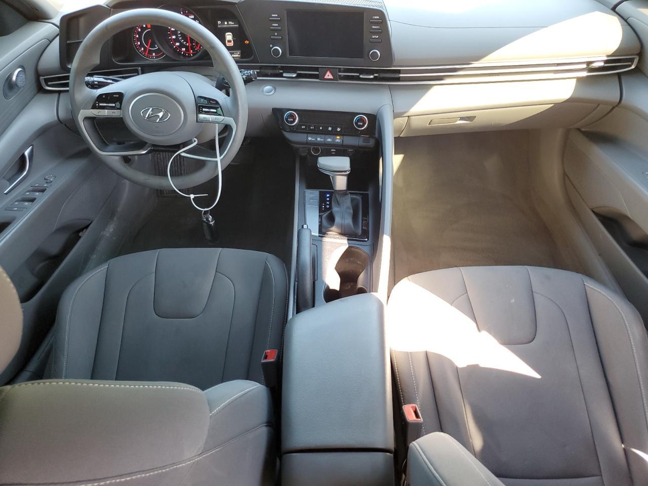 2023 Hyundai Elantra - zdjęcie 8