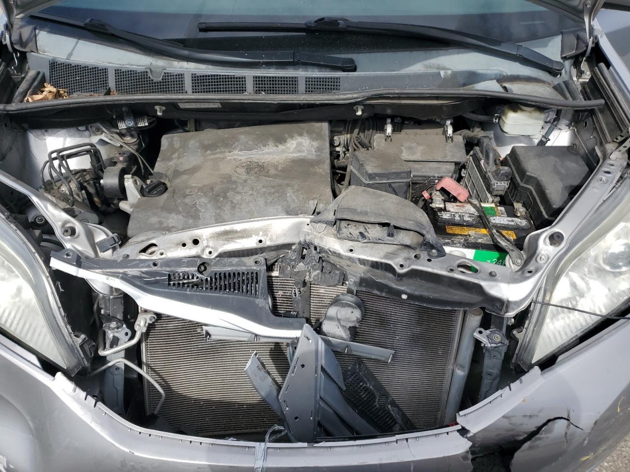 2016 Toyota Sienna - zdjęcie 12