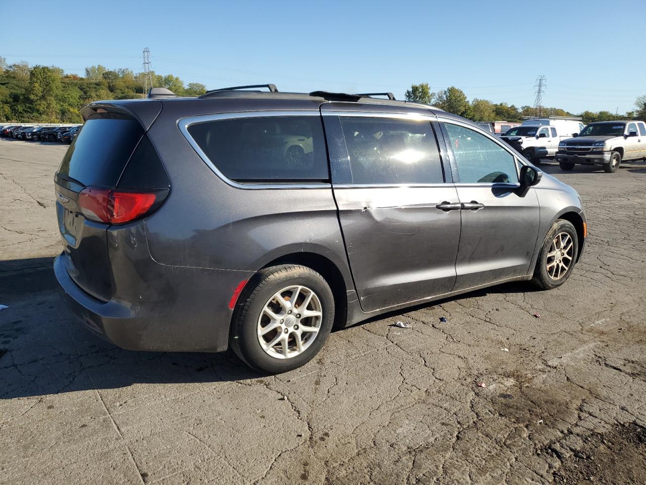 2020 Chrysler Voyager Lxi - zdjęcie 3
