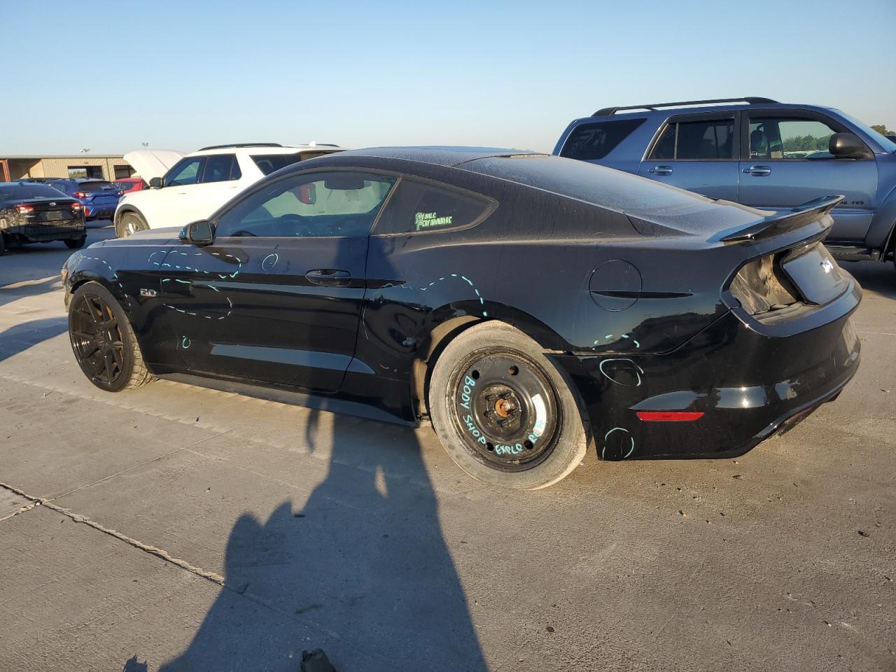 2017 Ford Mustang - zdjęcie 2