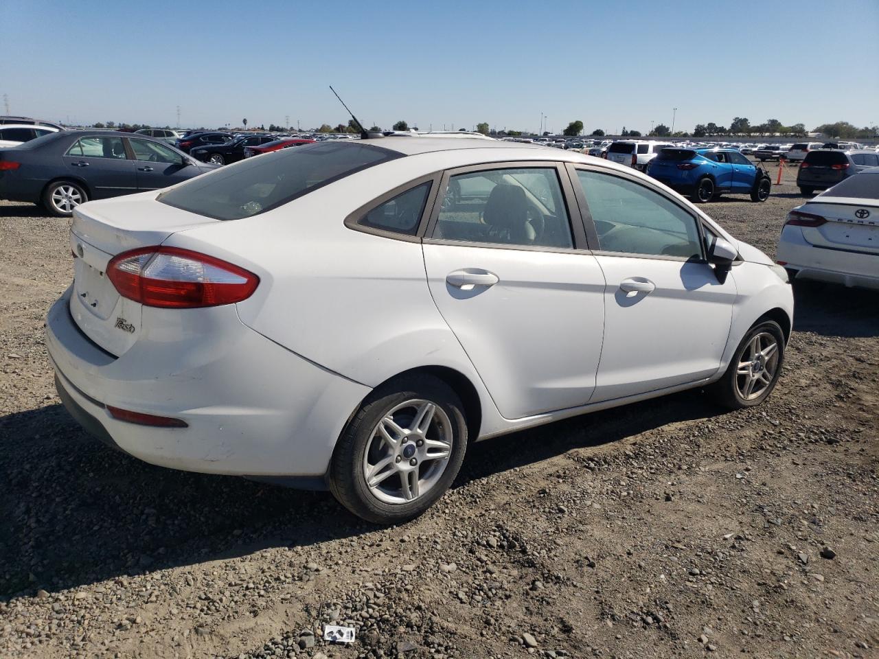 2017 Ford Fiesta Se - zdjęcie 3