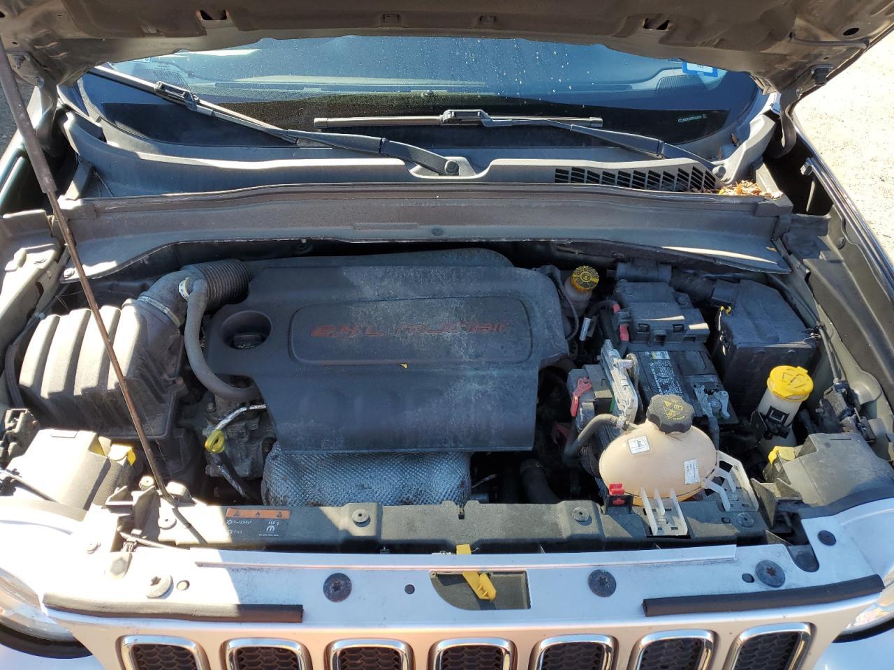 2016 Jeep Renegade Limited - zdjęcie 12