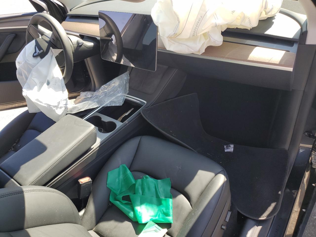 2025 Tesla Model Y - zdjęcie 8