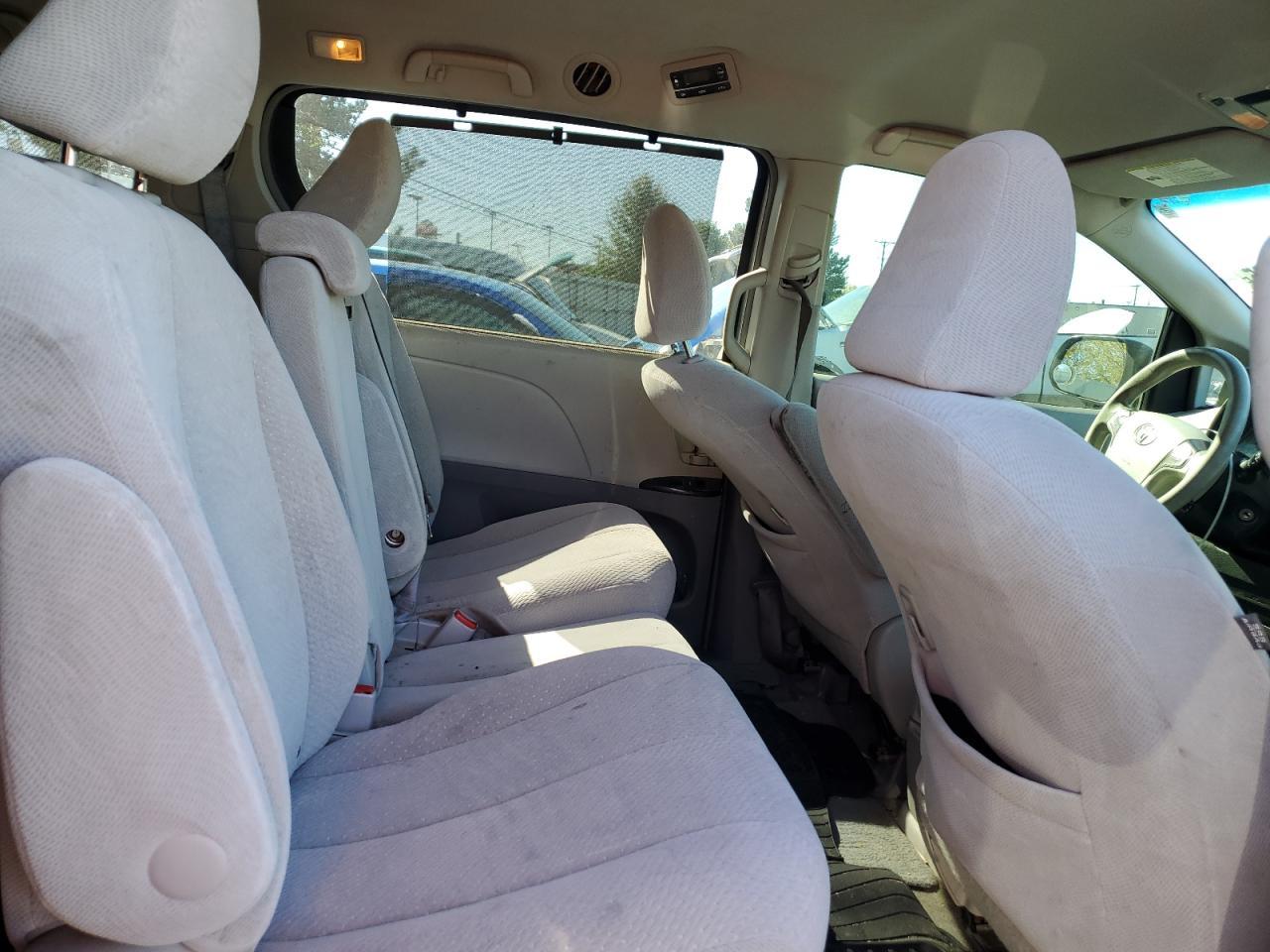2013 Toyota Sienna - zdjęcie 11