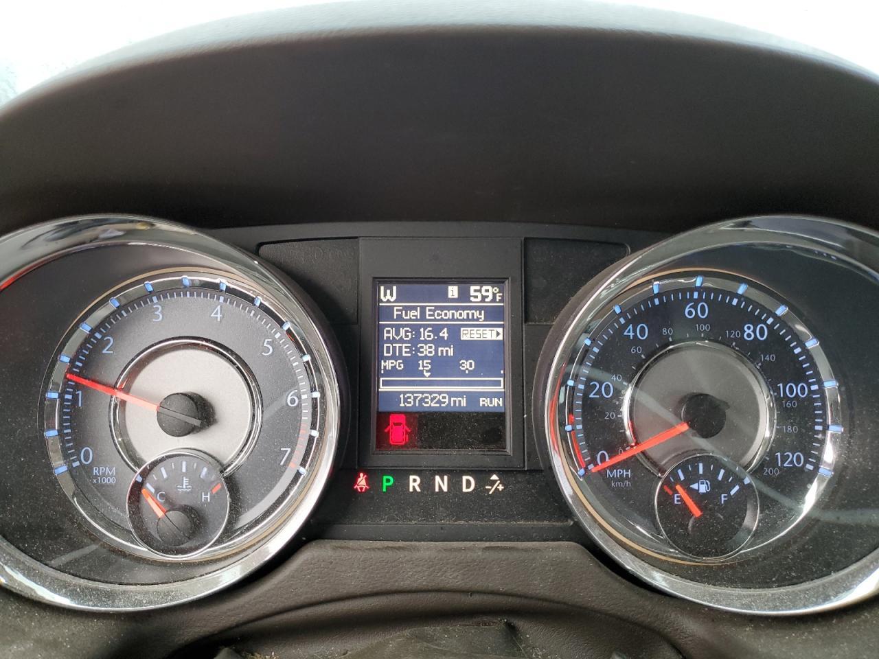 2014 Chrysler Town & Country Touring - zdjęcie 9