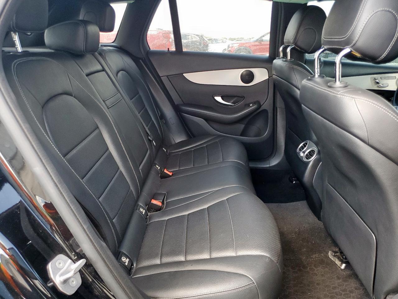 2021 Mercedes-Benz GLC - zdjęcie 11