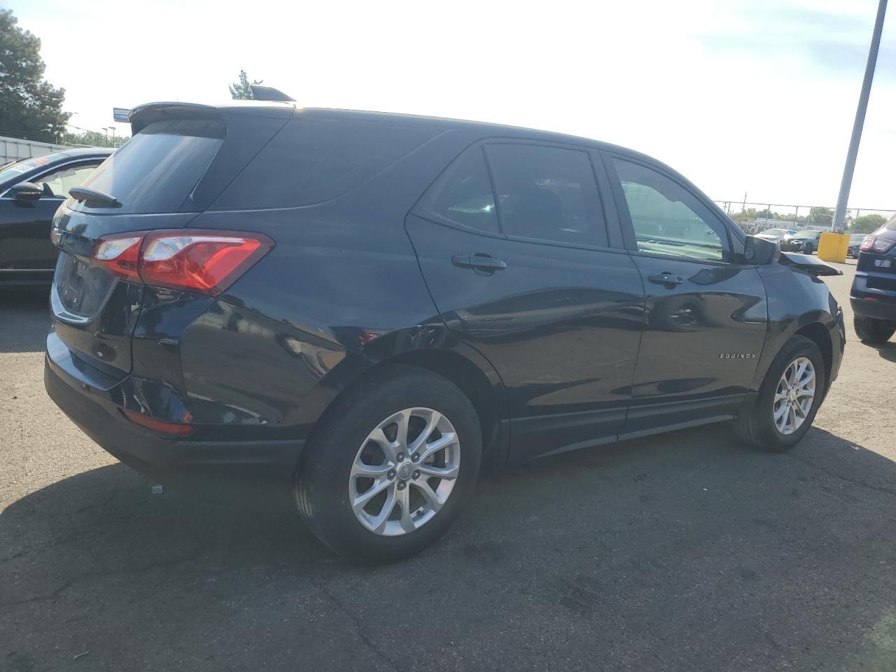 2021 Chevrolet Equinox Ls - zdjęcie 3