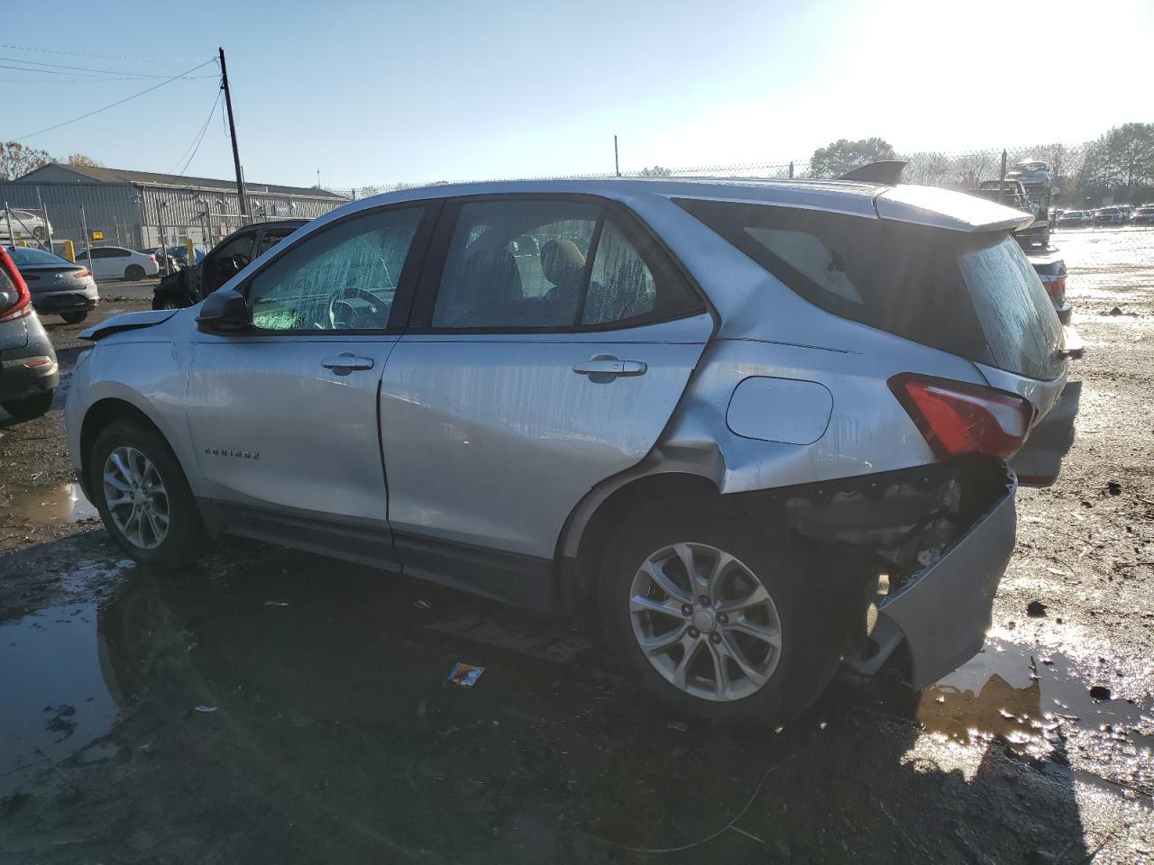 2018 Chevrolet Equinox Ls - zdjęcie 2