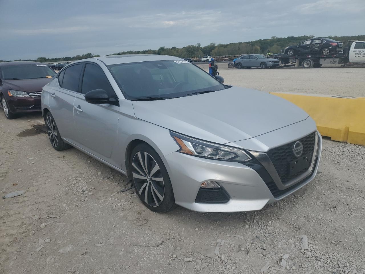 2020 Nissan Altima Sr - zdjęcie 4