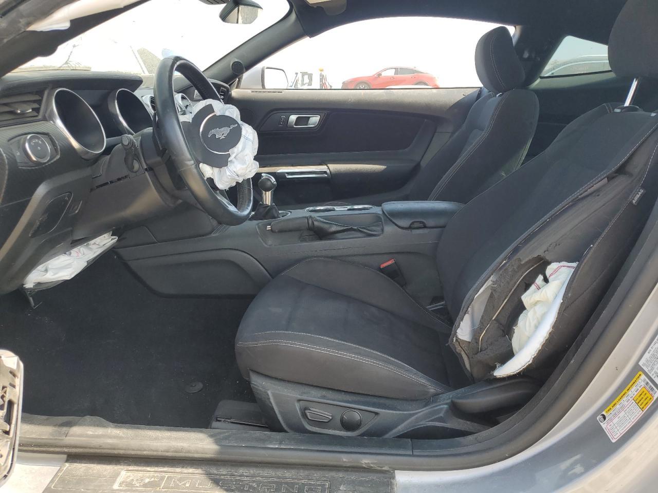 2021 Ford Mustang - zdjęcie 7