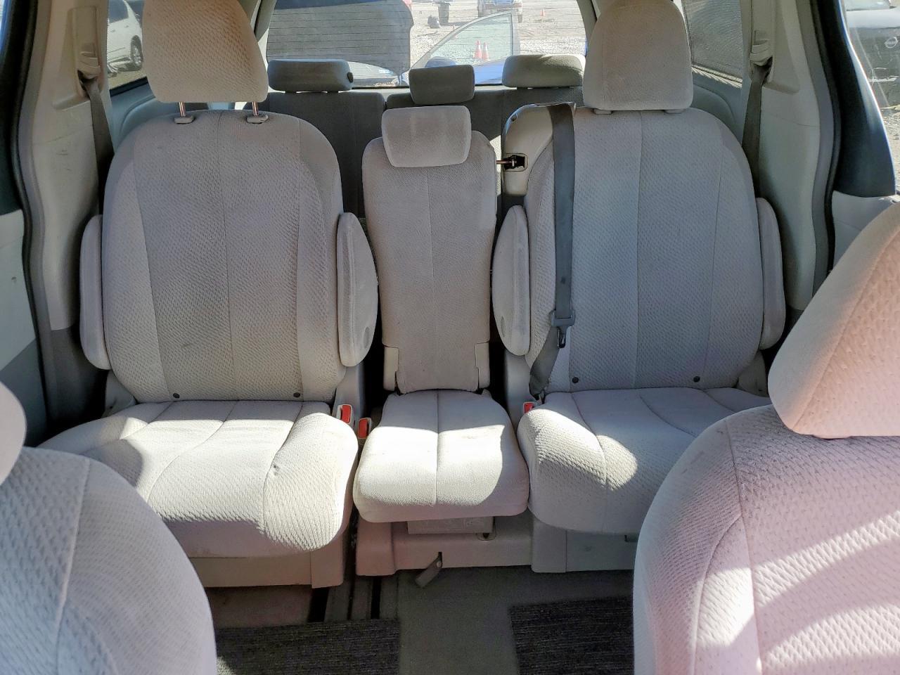 2013 Toyota Sienna - zdjęcie 10
