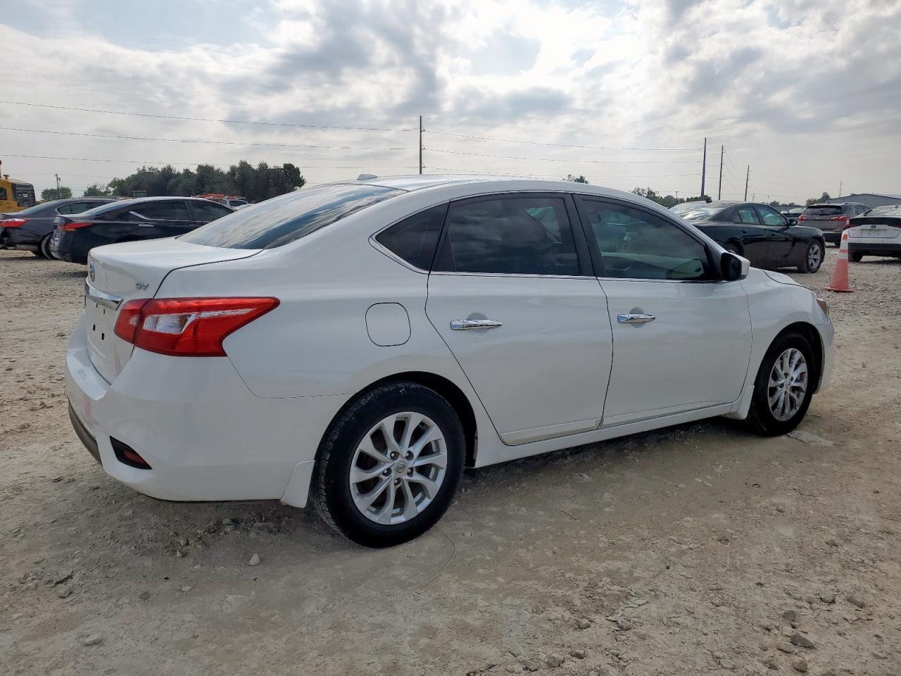 2019 Nissan Sentra S - zdjęcie 3