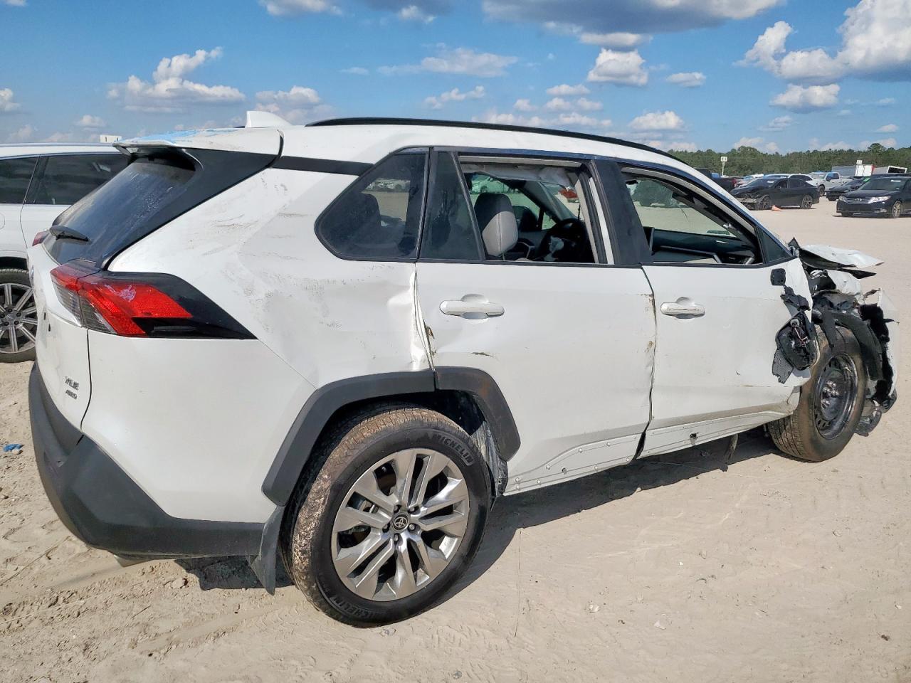 2024 Toyota Rav4 Xle Premium - zdjęcie 3