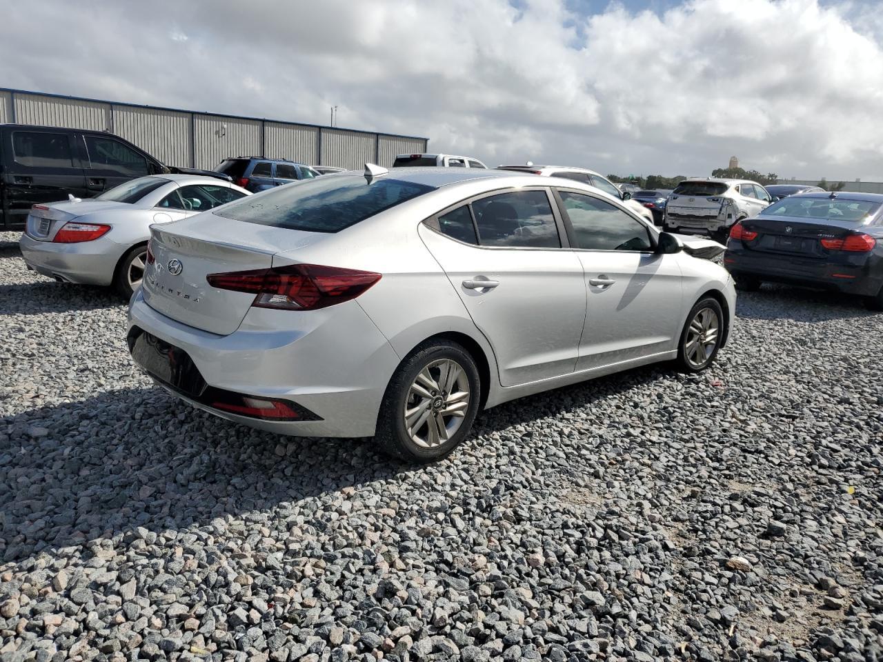 2019 Hyundai Elantra - zdjęcie 3