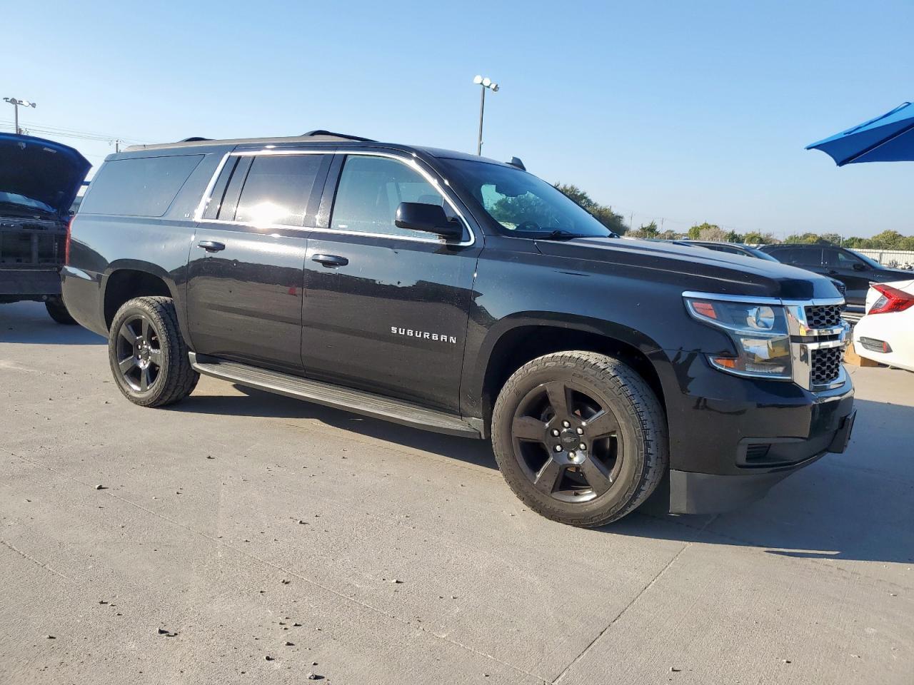 2017 Chevrolet Suburban - zdjęcie 4
