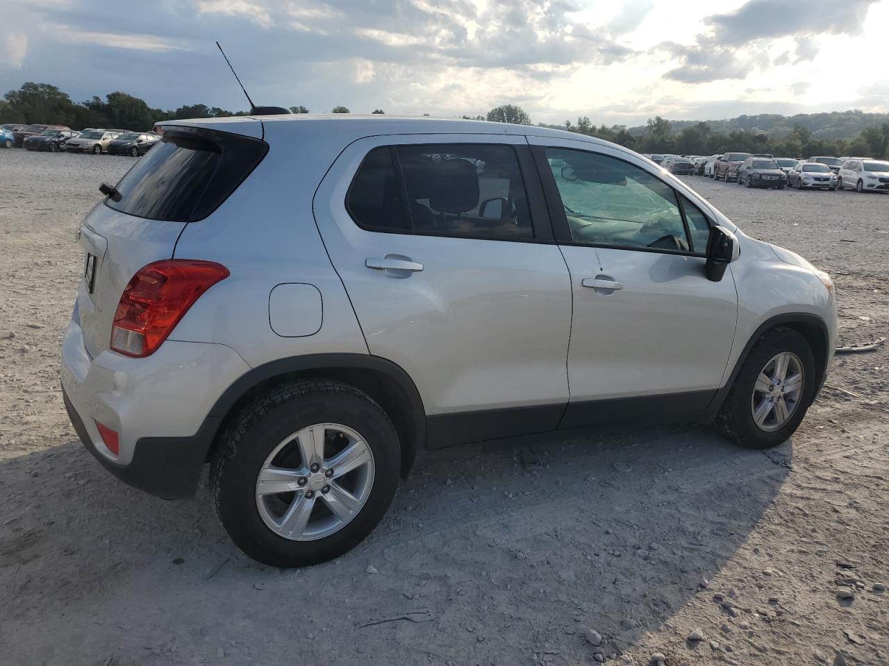 2022 Chevrolet Trax Ls - zdjęcie 3