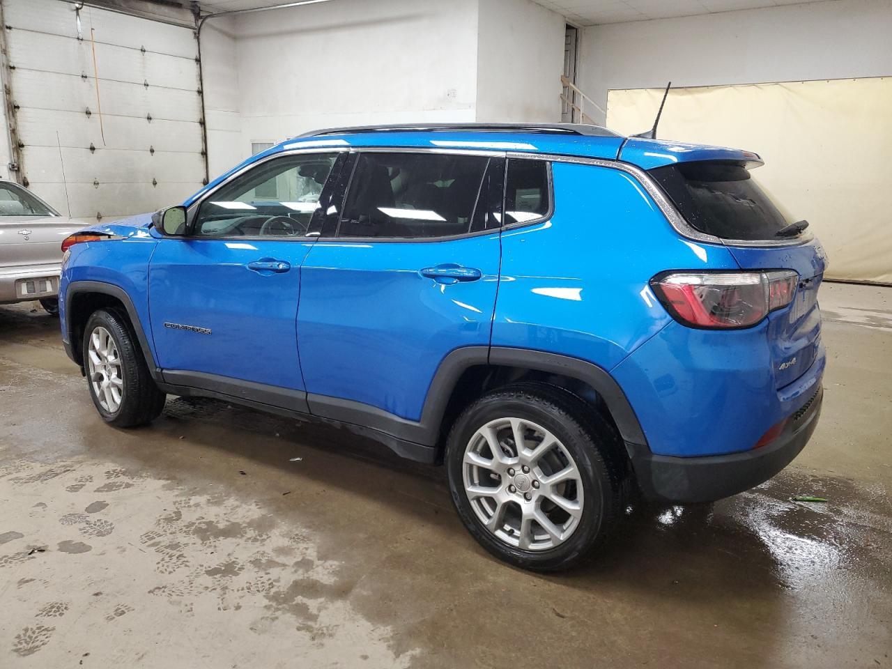 2022 Jeep Compass Latitude Lux - zdjęcie 2