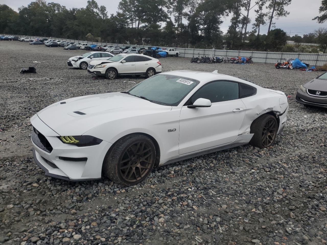 2020 Ford Mustang - zdjęcie główne