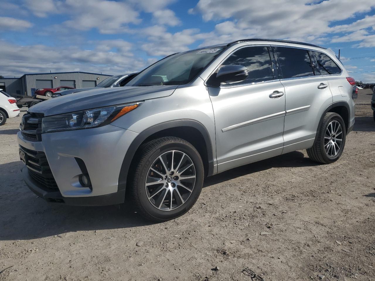 2017 Toyota Highlander Se - zdjęcie główne