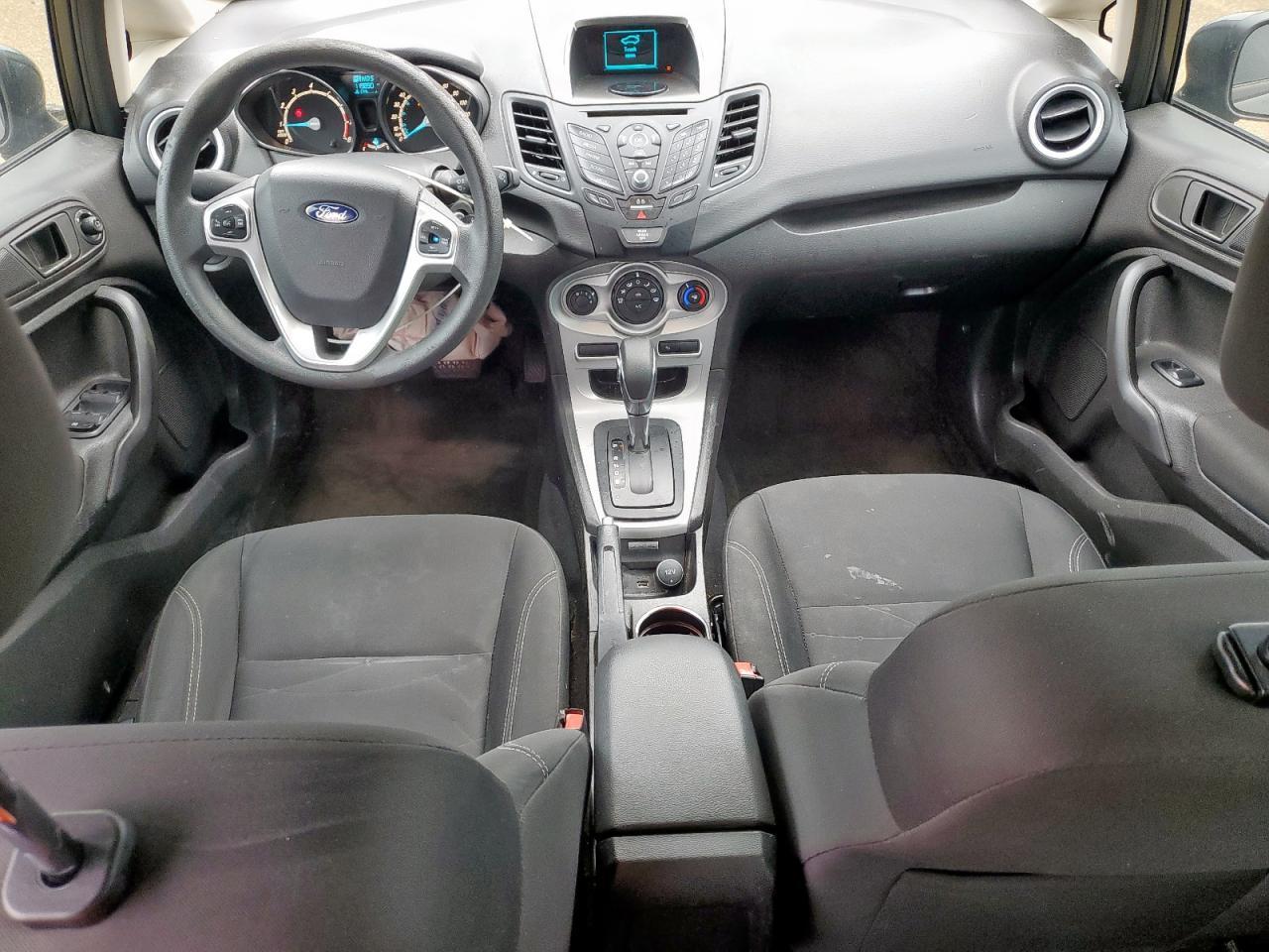 2017 Ford Fiesta - zdjęcie 8