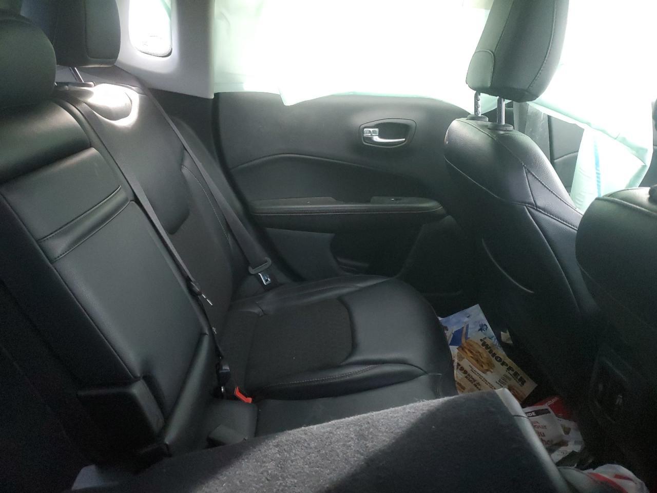 2018 Jeep Compass Latitude - zdjęcie 11