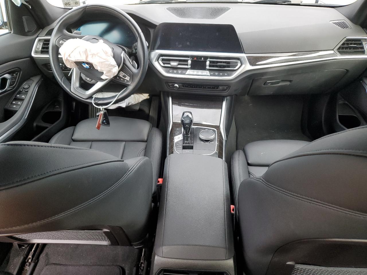 2021 BMW Seria 3 - zdjęcie 8