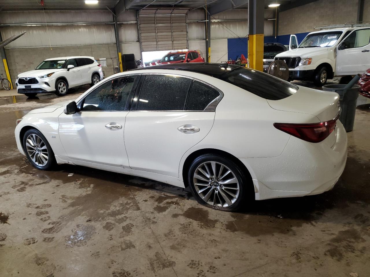 2018 Infiniti Q50 Luxe - zdjęcie 2