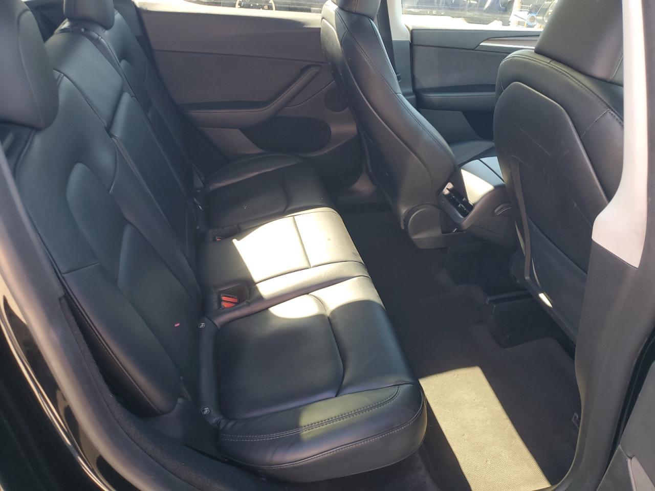 2024 Tesla Model Y - zdjęcie 10