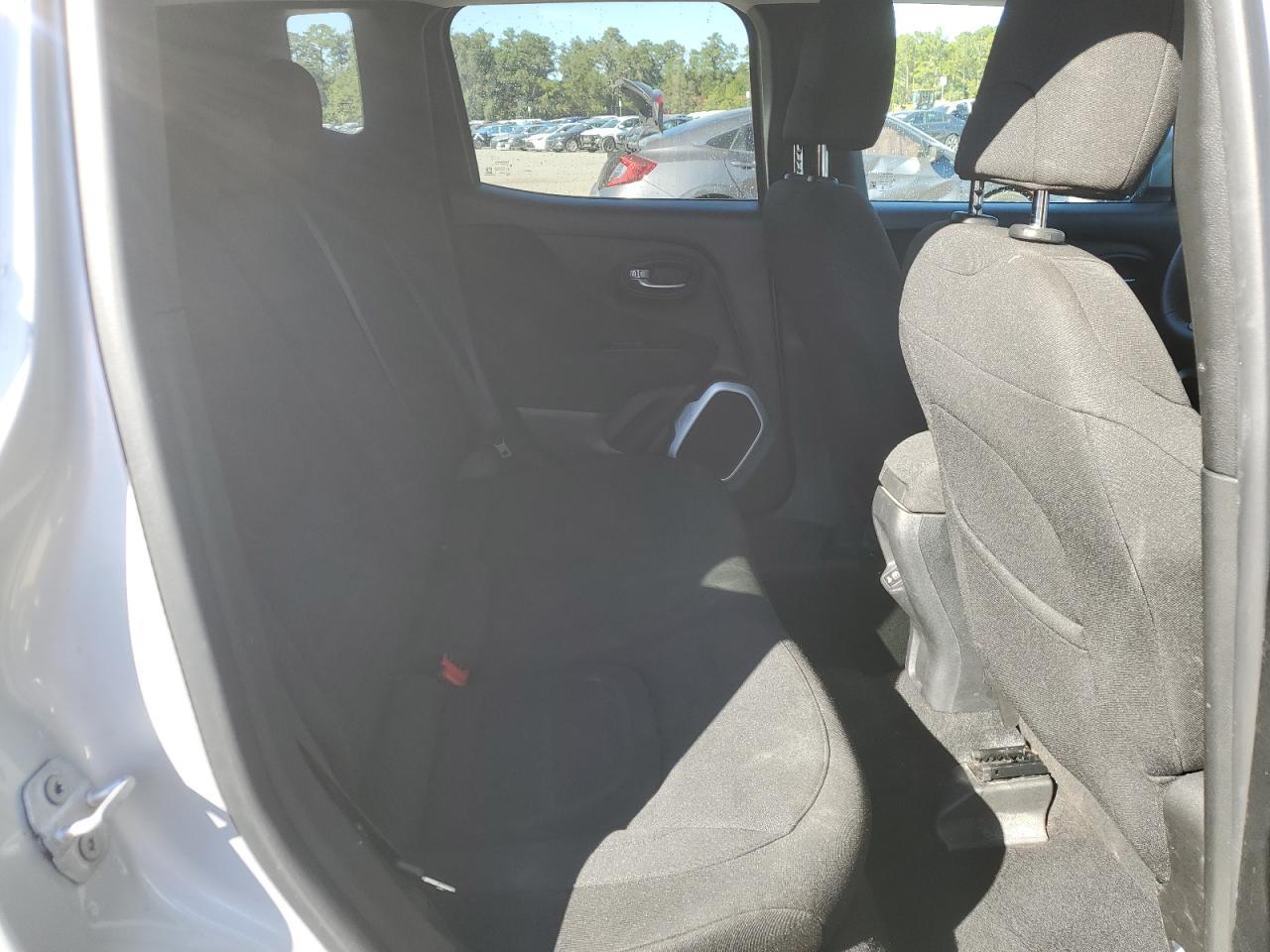 2018 Jeep Renegade Latitude - zdjęcie 11