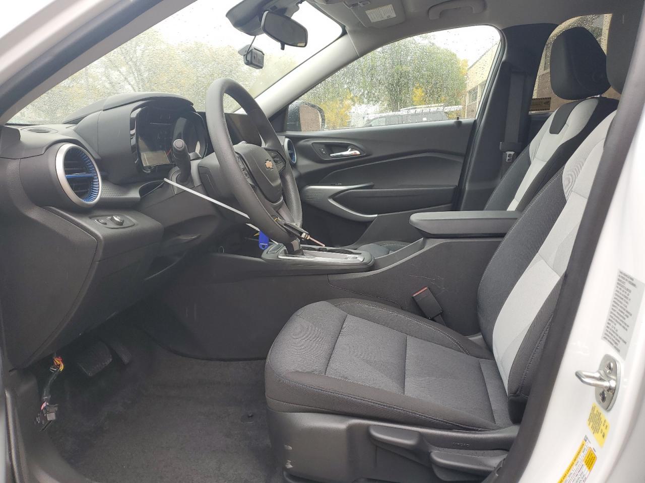 2025 Chevrolet Trax Ls - zdjęcie 7