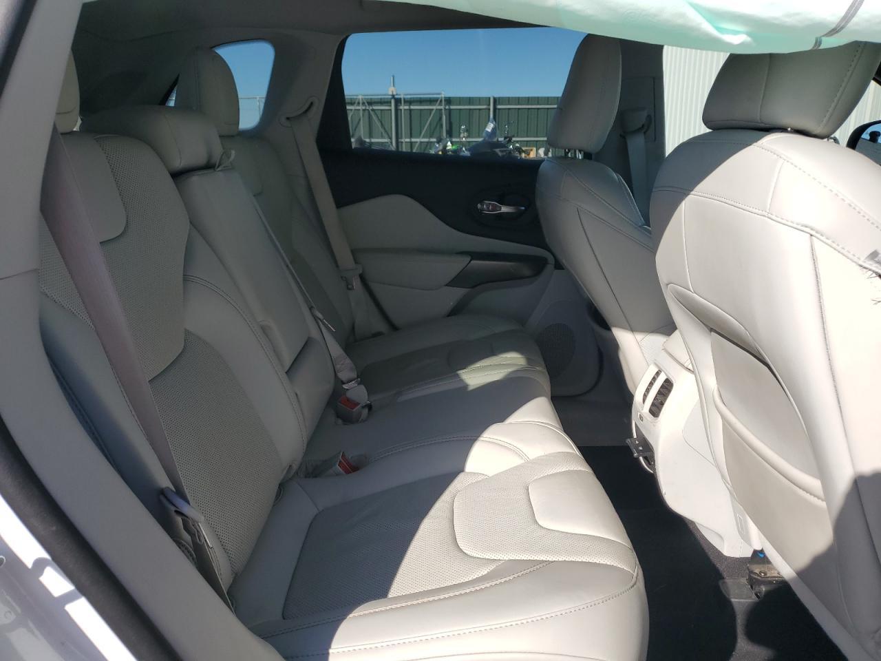 2020 Jeep Cherokee - zdjęcie 11