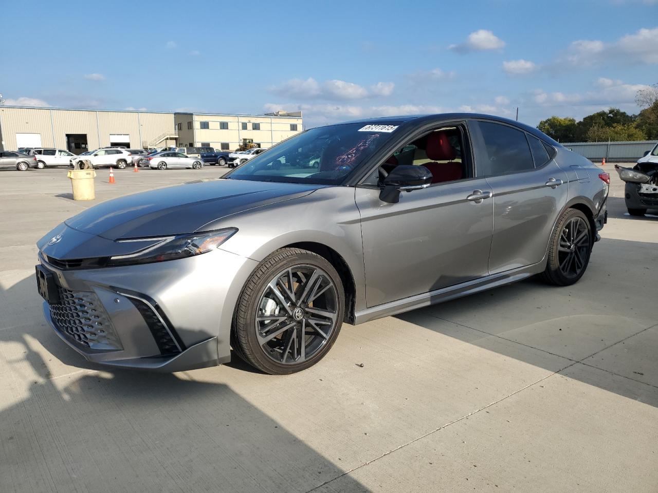 2025 Toyota Camry - zdjęcie główne