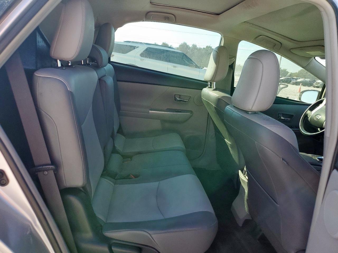 2016 Toyota Prius V - zdjęcie 10