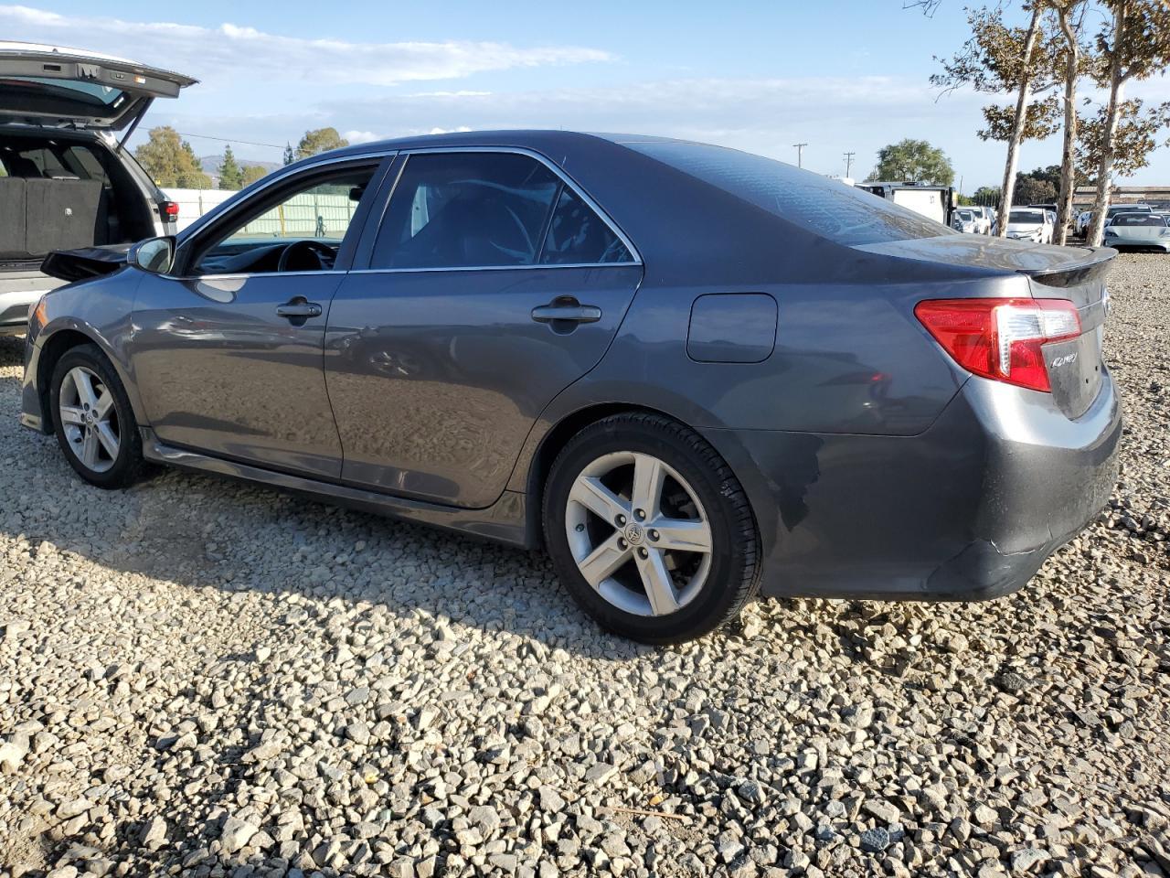 2014 Toyota Camry - zdjęcie 2