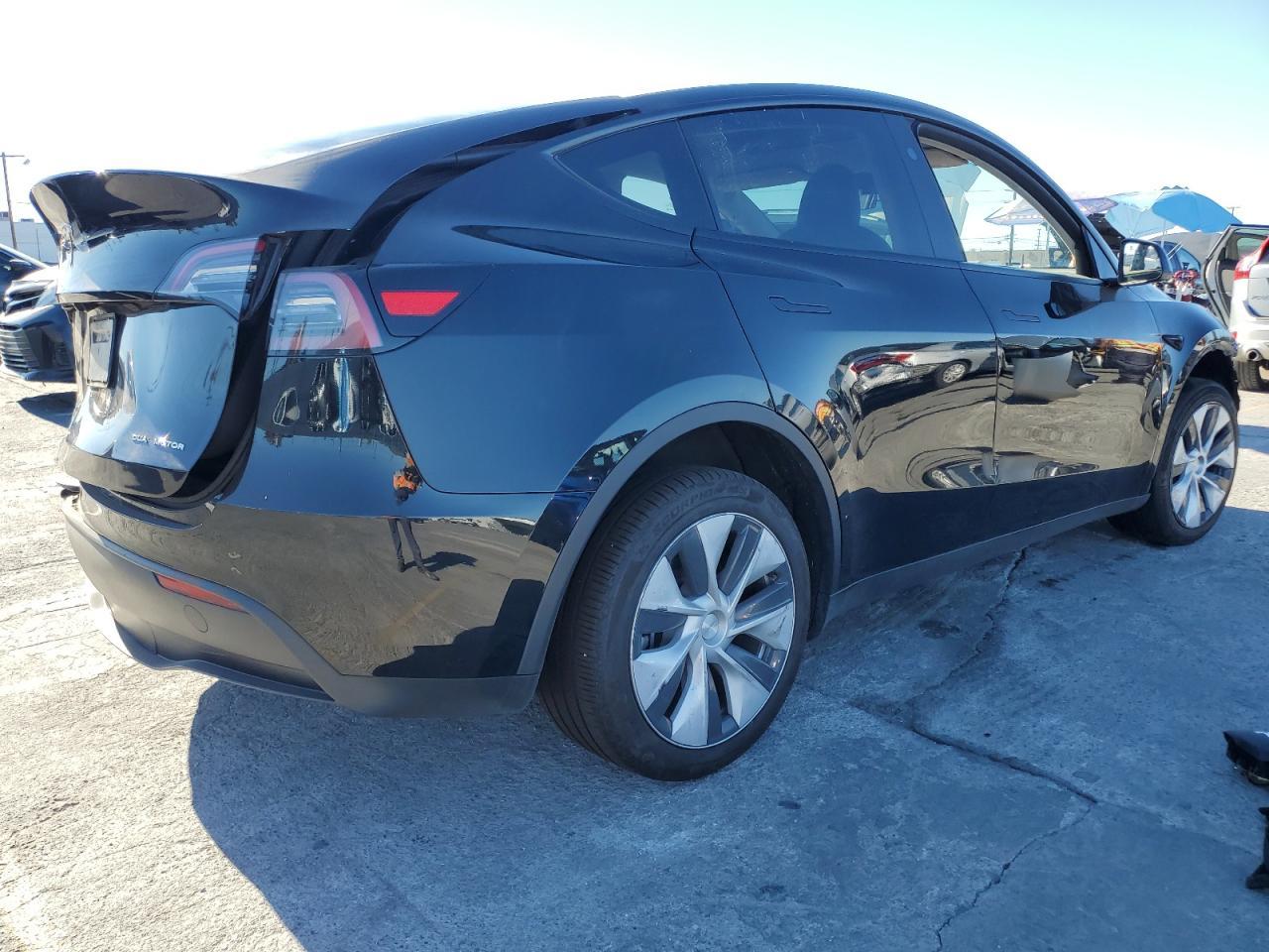 2024 Tesla Model Y - zdjęcie 3