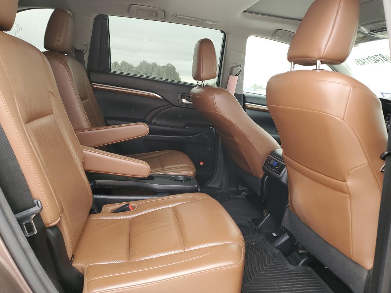 2017 Toyota Highlander - zdjęcie 11