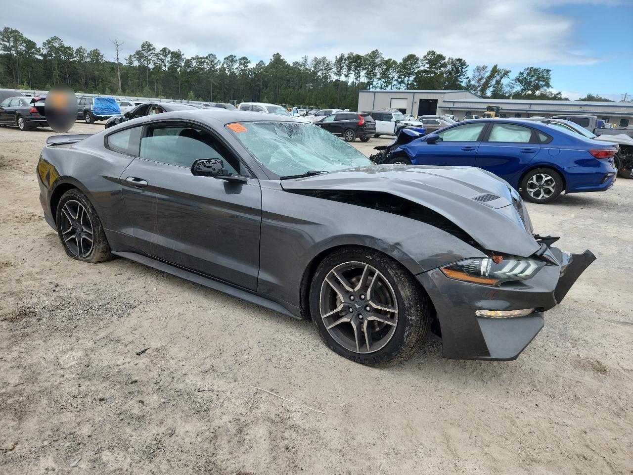 Ford Mustang - zdjęcie 4